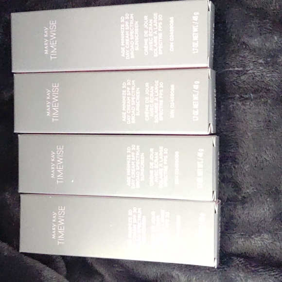 Mary Kay  3 d day cream - Picture 1 of 3